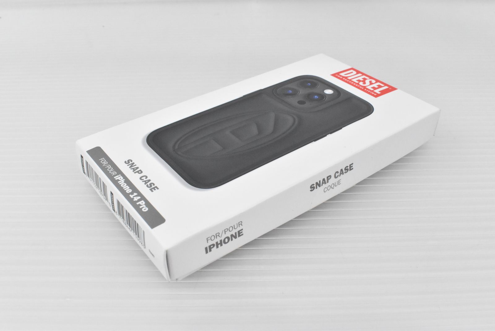 DIESEL Oval D Glitter Black iPhone 15 Pro〔ディーゼル DIESEL ディーゼル iPhone 14 Pro 用 ★DIESEL iPhoneケース 手帳型 おしゃれ ブランド ロゴ デザイン 黒 （ディーゼル iPhone 手帳型ケース, ブラック/ホワイト） (iPhone 12 / 12 Pro)