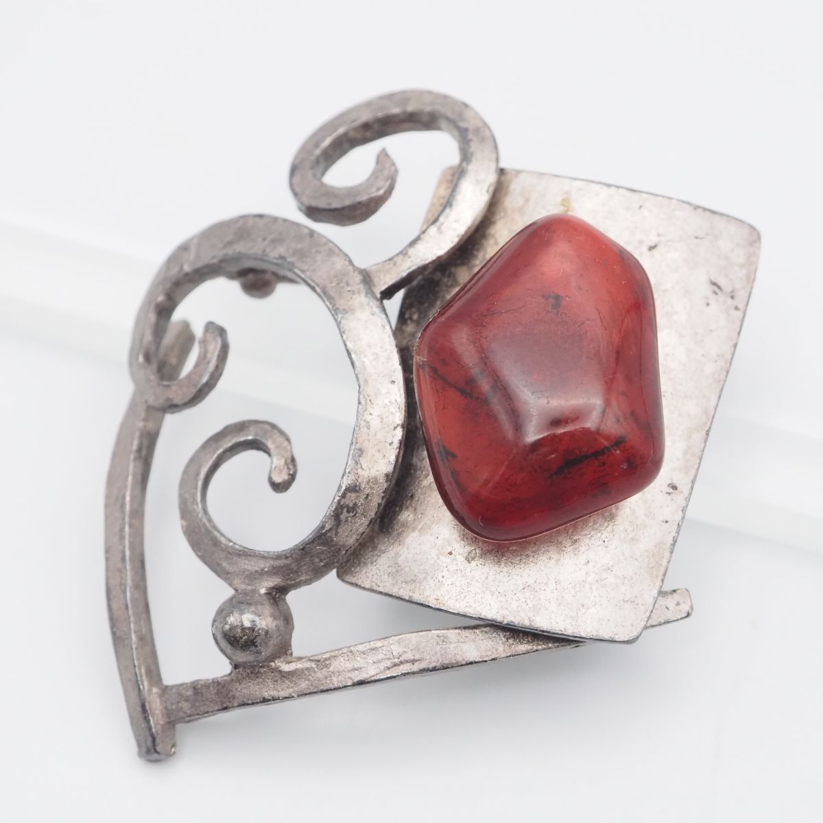 J561 DELPHINE NARDIN PARIS デルフィーヌ ナルダン ブローチ レッド