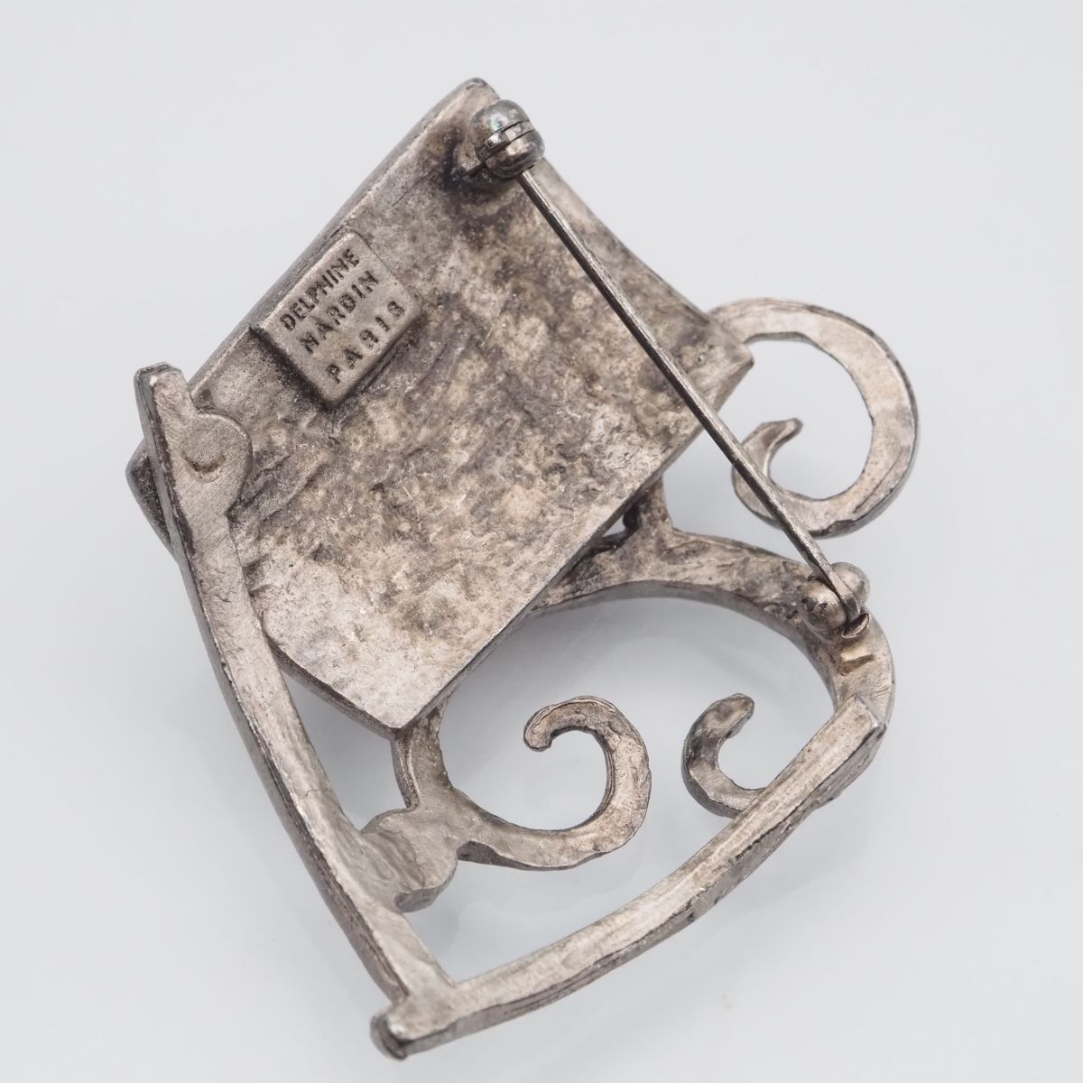 J561 DELPHINE NARDIN PARIS デルフィーヌ ナルダン ブローチ レッド