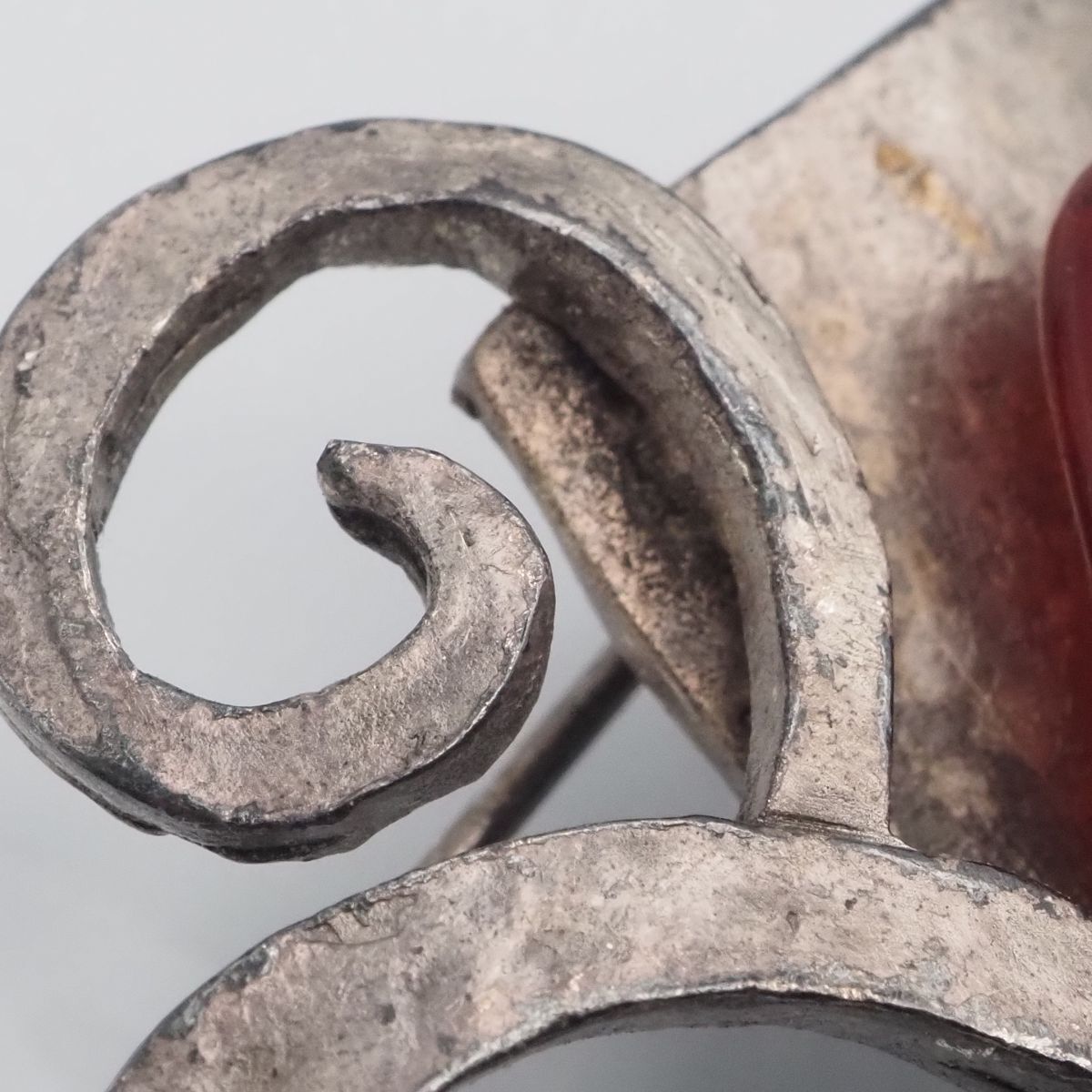 J561 DELPHINE NARDIN PARIS デルフィーヌ ナルダン ブローチ レッド