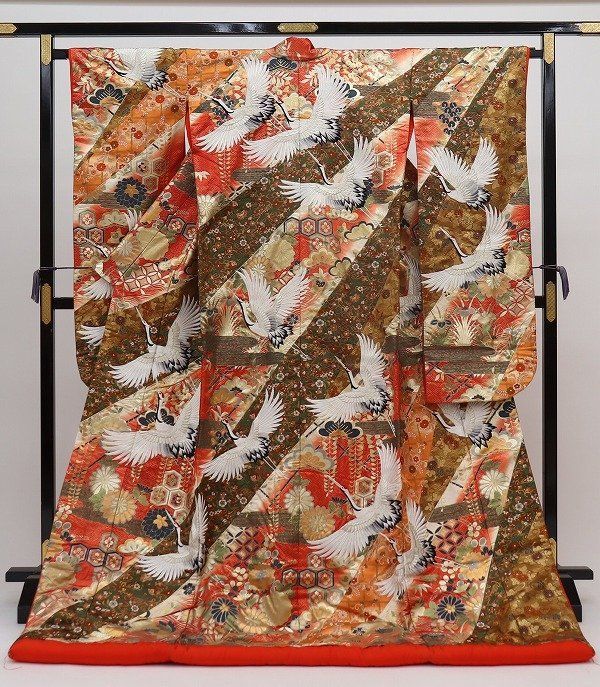 色打掛 鶴 松 藤 菊 菖蒲 鴨 箔 正絹 b 7439