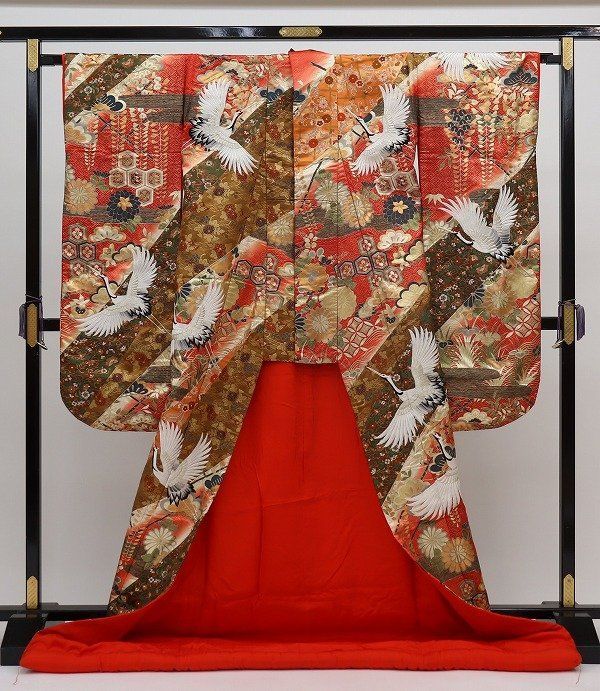 色打掛 鶴 松 藤 菊 菖蒲 鴨 箔 正絹 b 7439