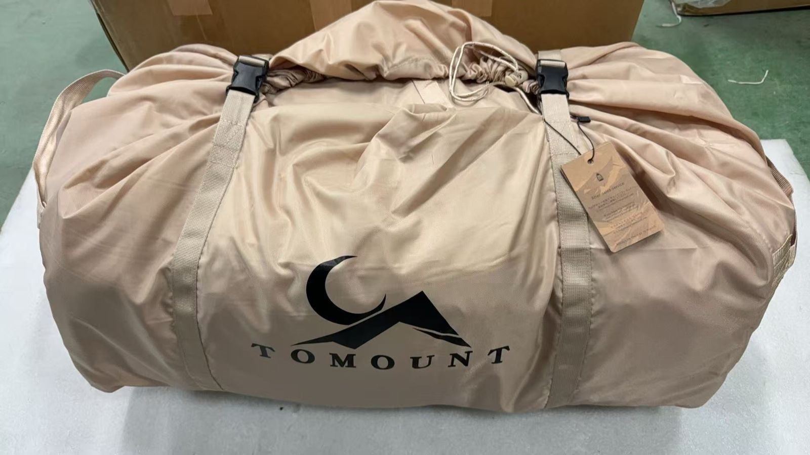 TOMOUNT エアーテント インフレータブルテント ロッジ型 2~4人用 6.5㎡ 煙突穴付き||730346