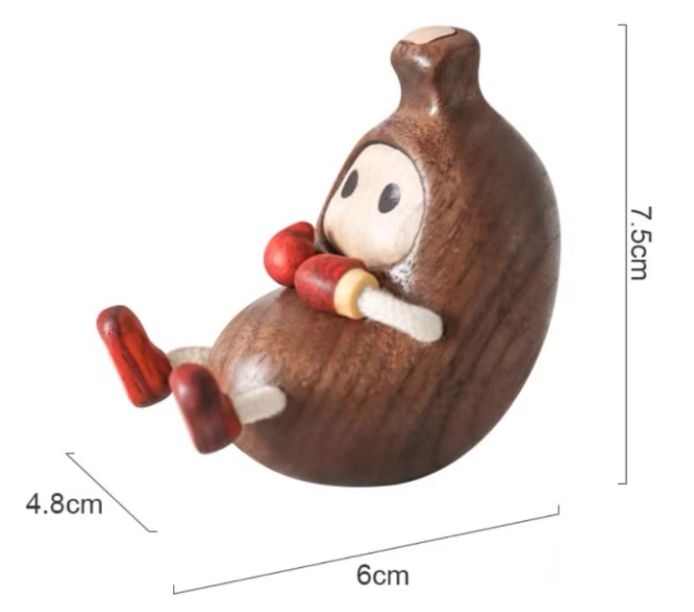 木製のキャラクター形状で 可愛らしいデザインが特徴です