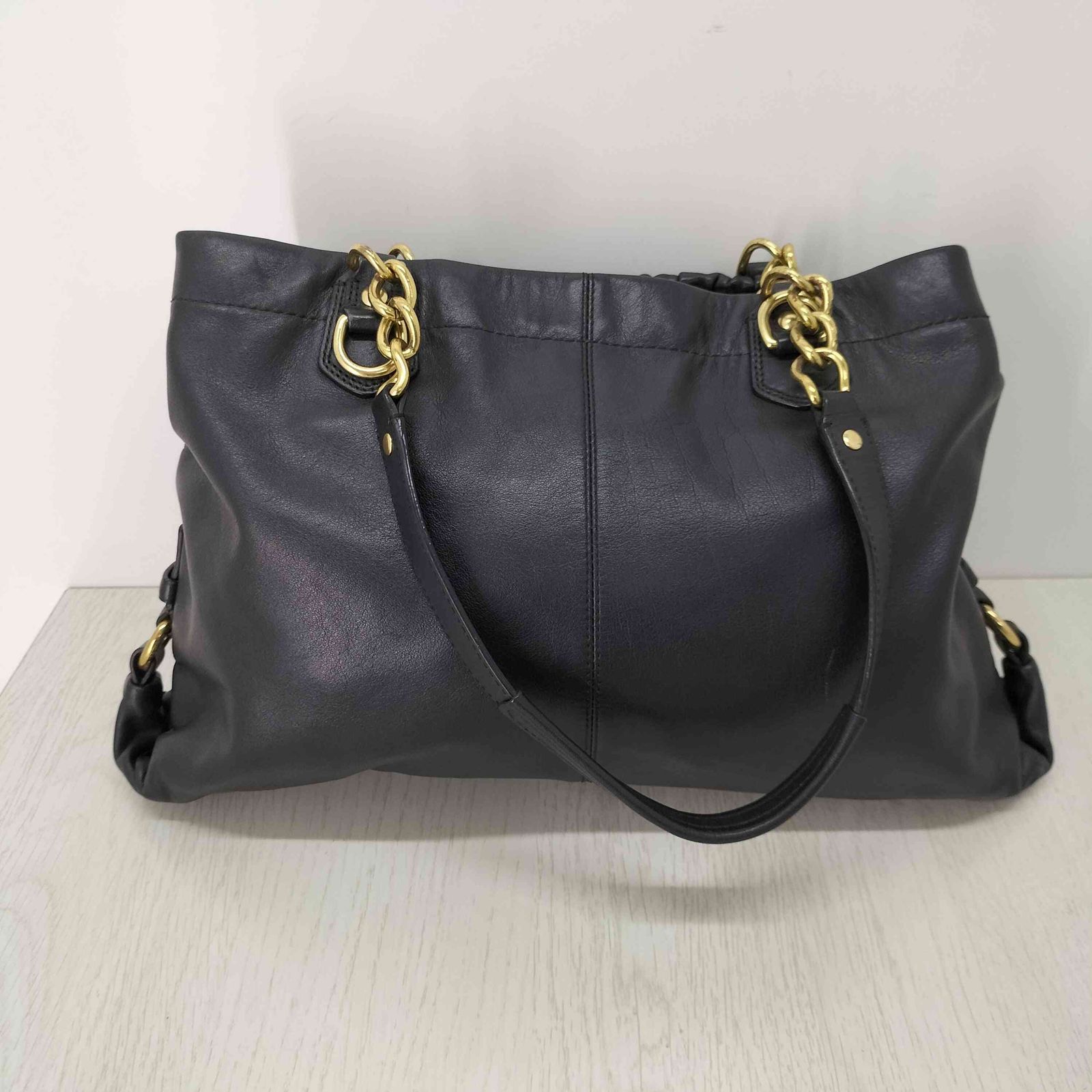 チェーンデザイン レザーハンドバッグ