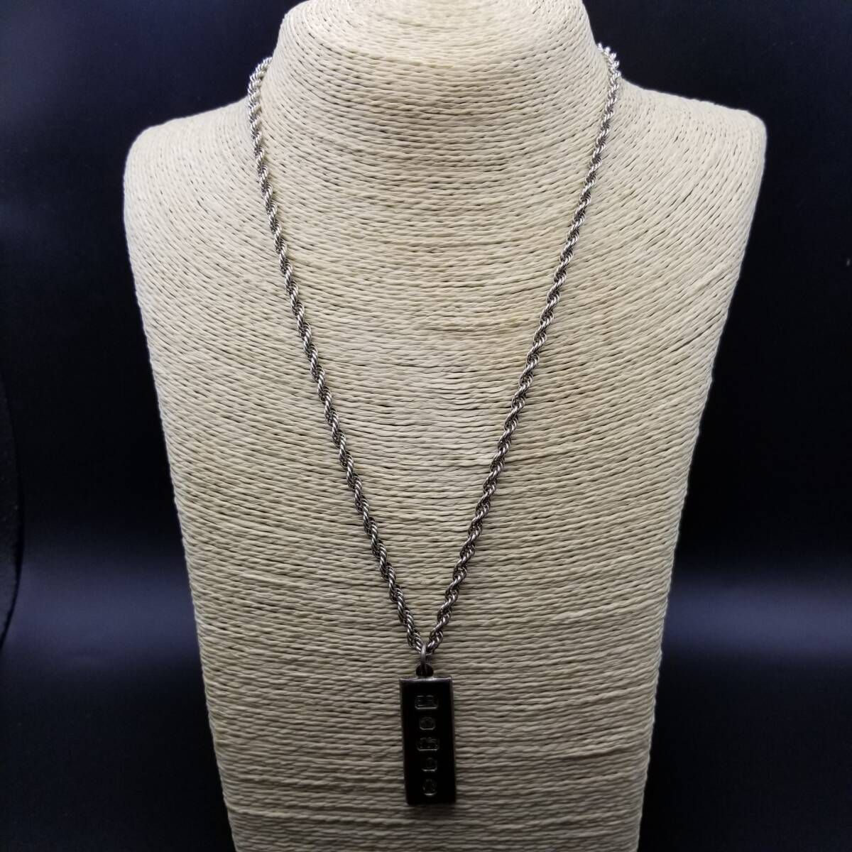 1977年 英国 ヴィンテージ エリザベス2世女王 即位25周年 チャーム ペンダント 925シルバー Sheffield 銀 Queen Elizabeth Jubilee Y 23 B