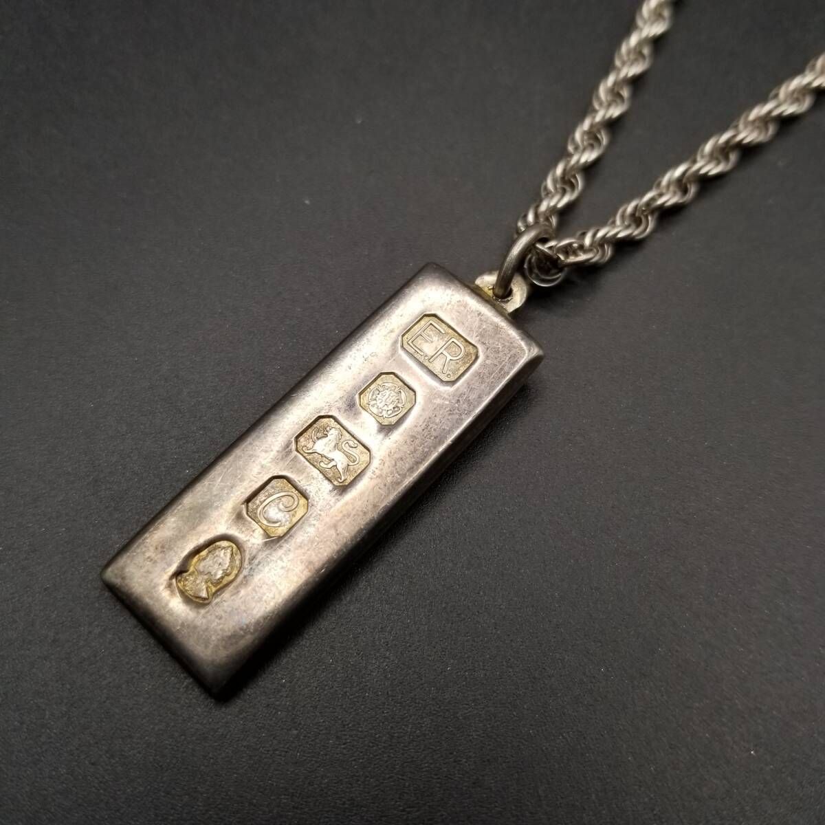 1977年 英国 ヴィンテージ エリザベス2世女王 即位25周年 チャーム ペンダント 925シルバー Sheffield 銀 Queen Elizabeth Jubilee Y 23 B