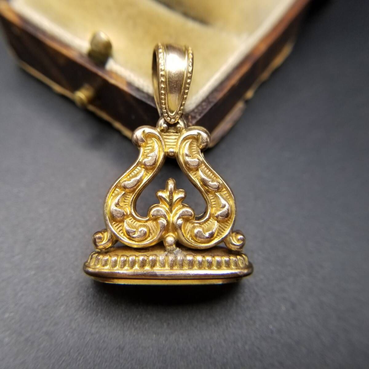 アールヌーヴォー 装飾美 ヴィンテージ フォブ チャーム ペンダント