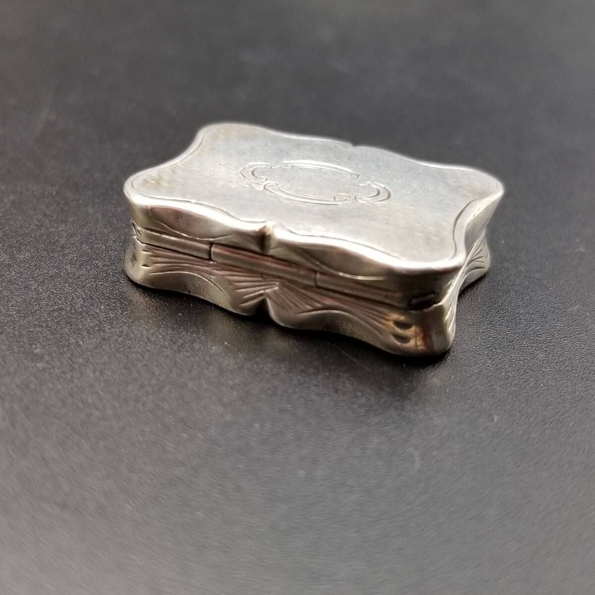 1858年 英国 アンティーク ヴィクトリアン 925 シルバー ヴィネグレット 1858年 英国 アンティーク ヴィクトリアン 925 シルバー