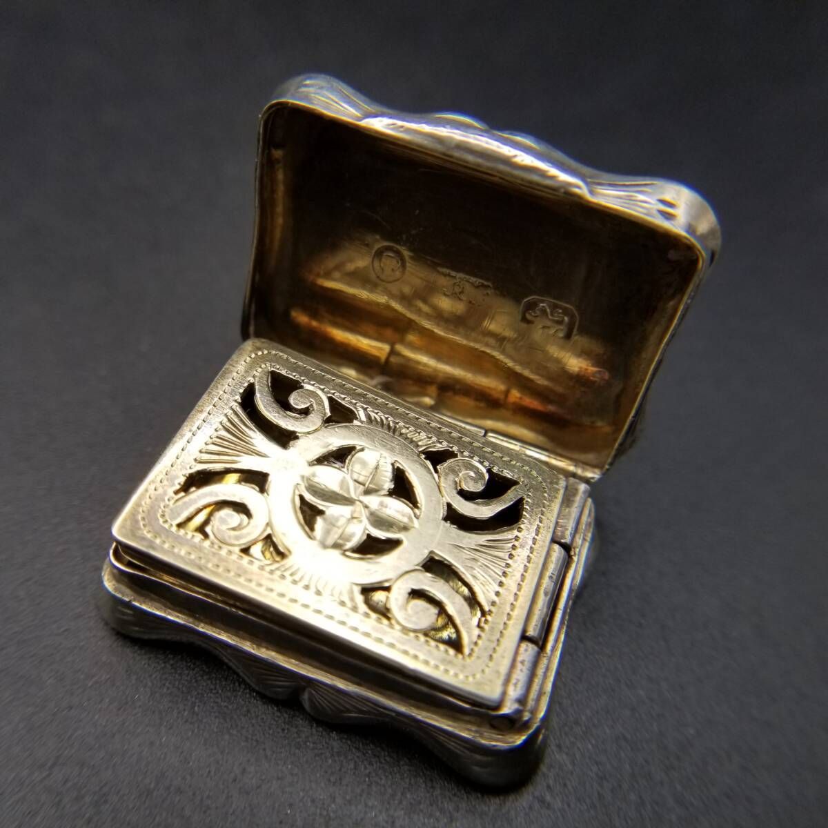 1858年 英国 アンティーク ヴィクトリアン 925 シルバー ヴィネグレット 1858年 英国 アンティーク ヴィクトリアン 925 シルバー