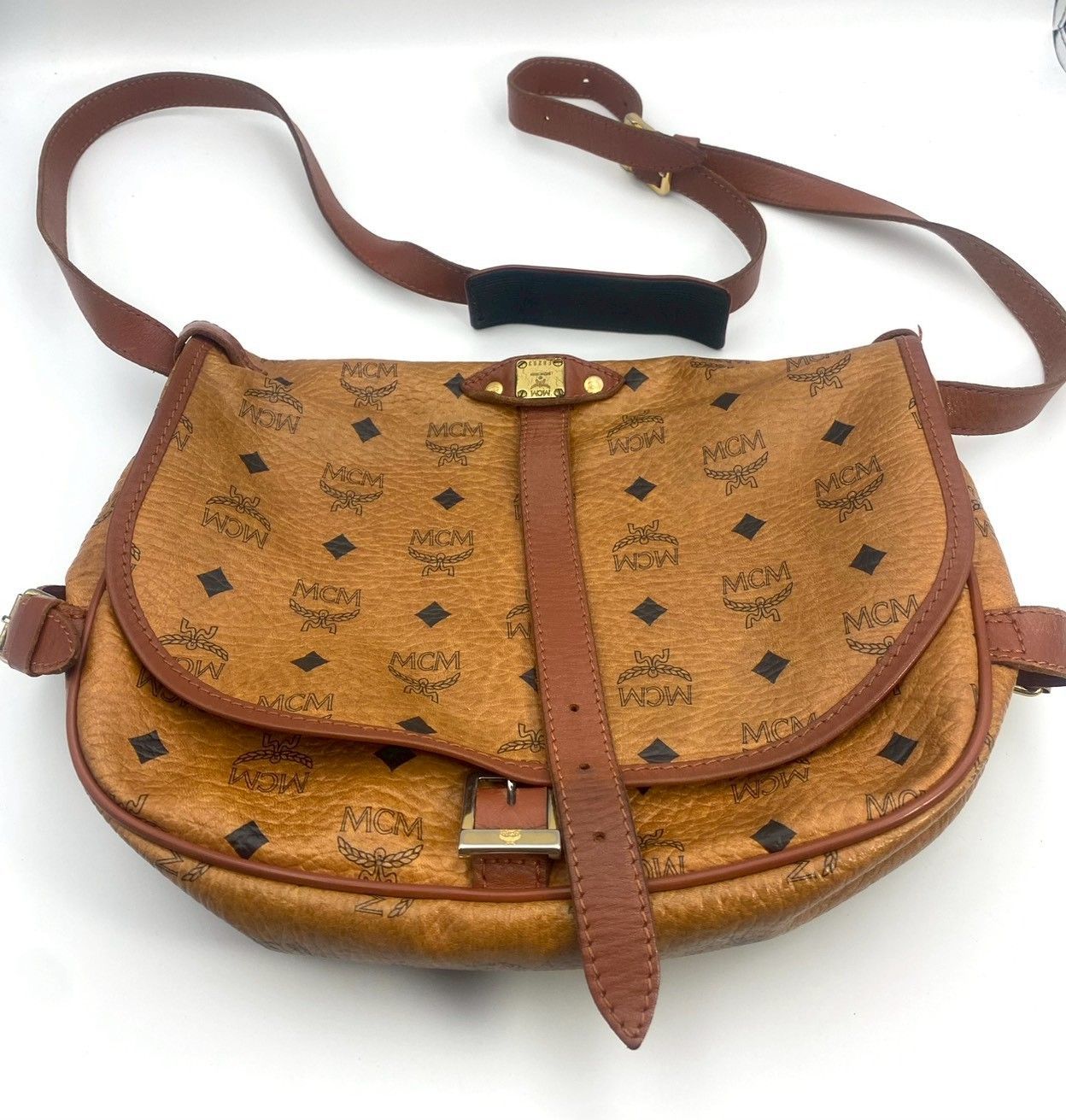 【極美品✨】エムシーエム　ショルダーバッグ　ヴィセトス柄　レザー　ブラウン系 MCM エムシーエム ショルダーバッグ ヴィセトス柄 本革 ブラウン 斜め