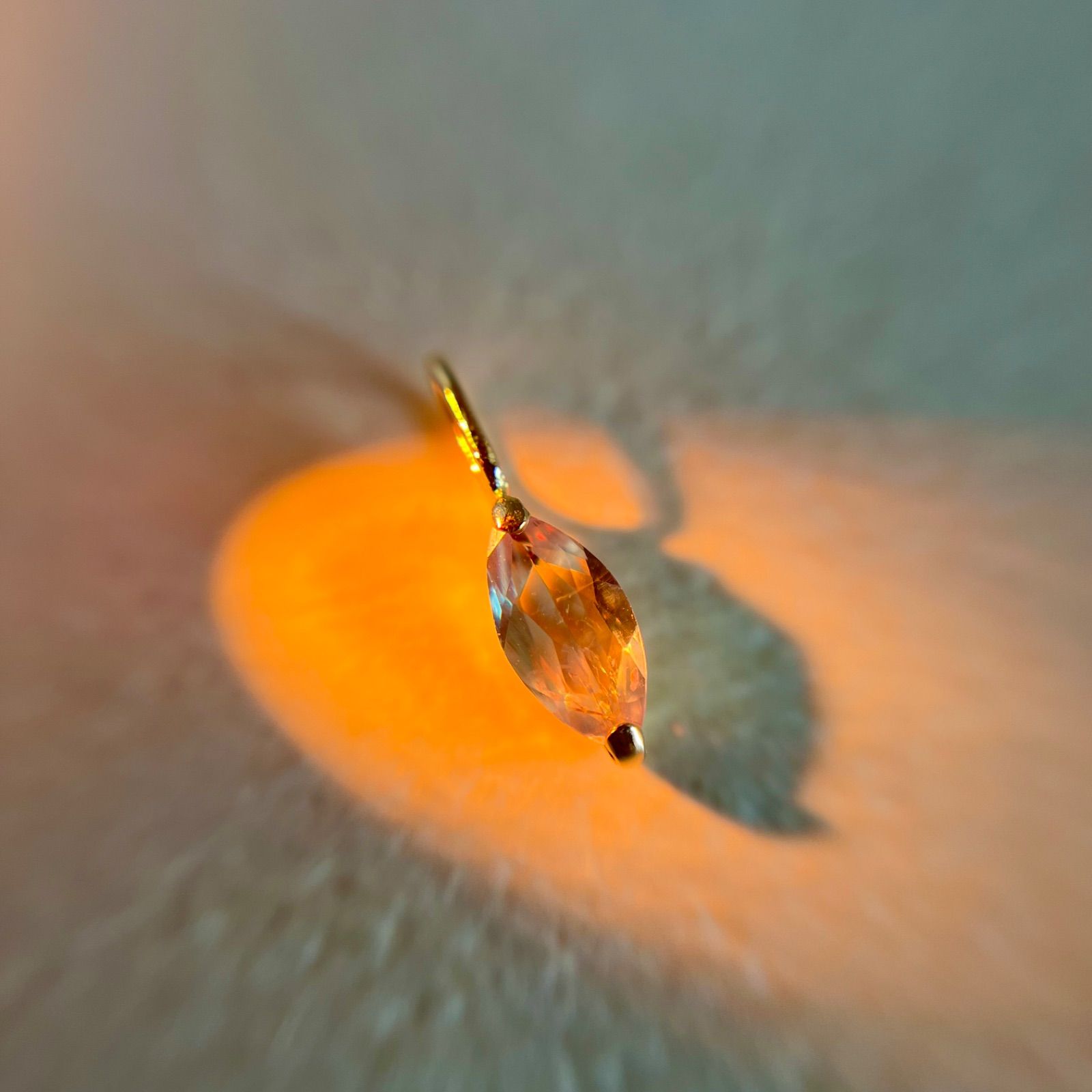 K18 天然石アレキサンドライトMQ 希少 小売 レア ペンダントトップ