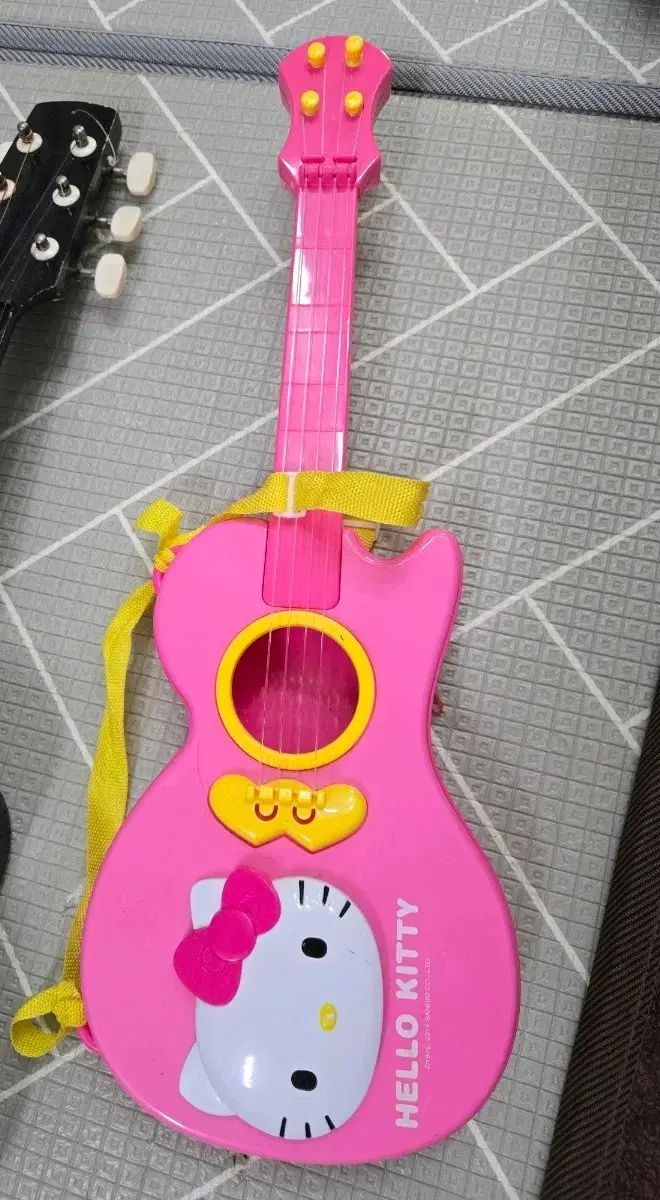  幼児キティギター 知育玩具
