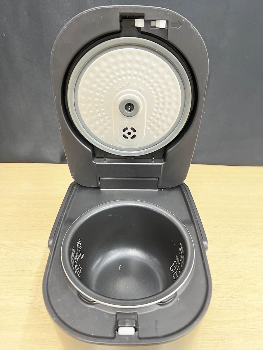 IRIS OHYAMA アイリスオーヤマ IHジャー 炊飯器 3合炊き ブラック 厚火釜 製 RC IKA 30 B