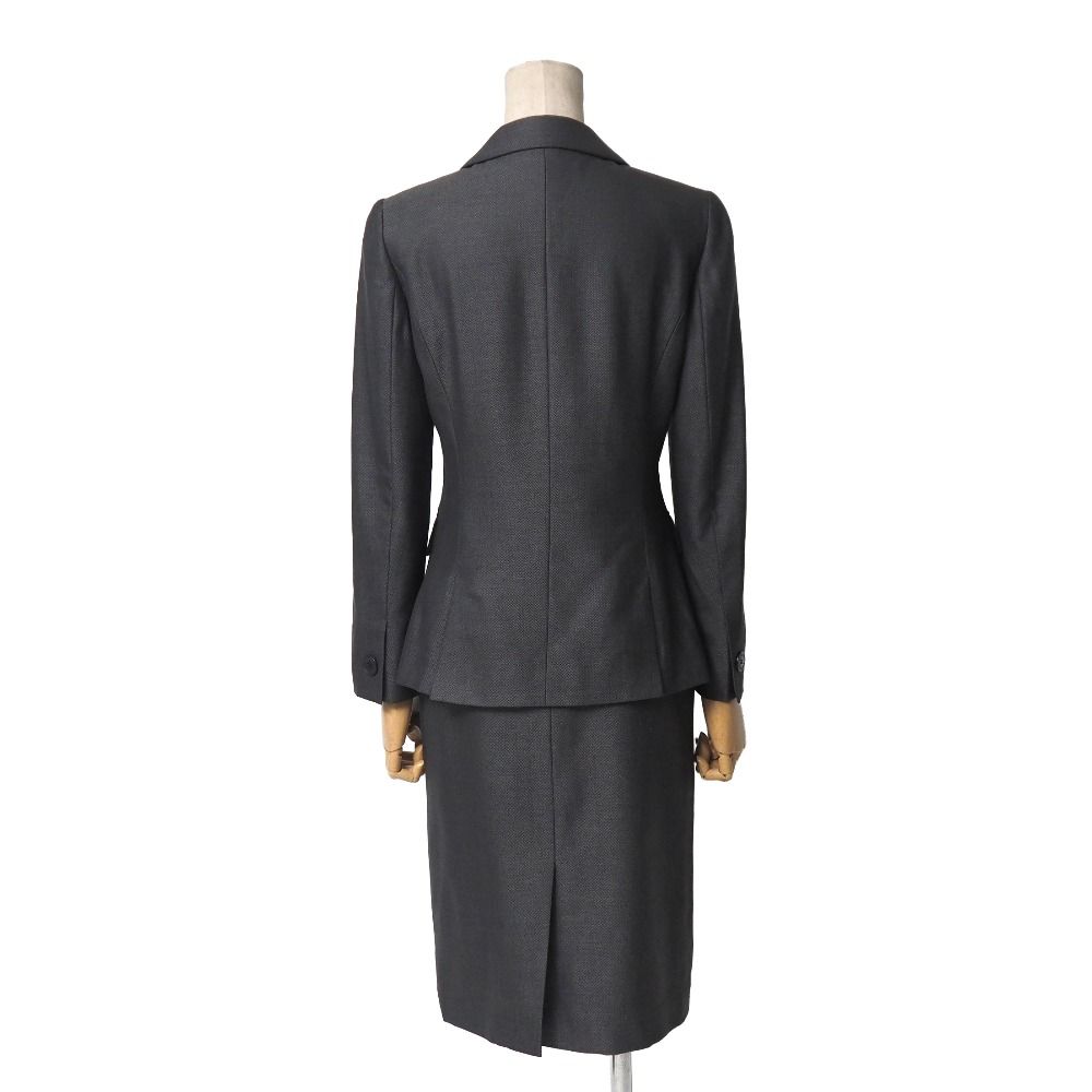 スカートスーツ