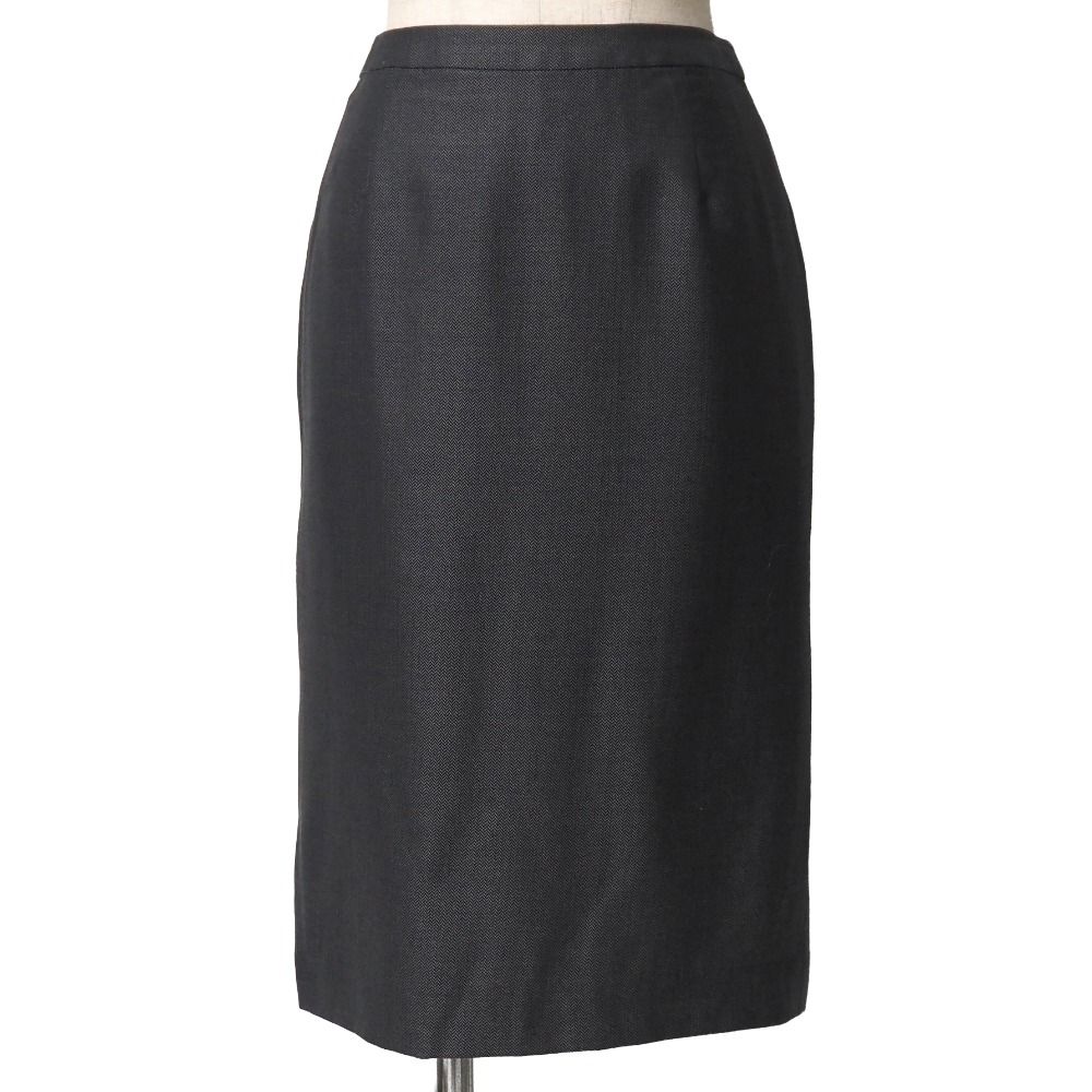 スカートスーツ