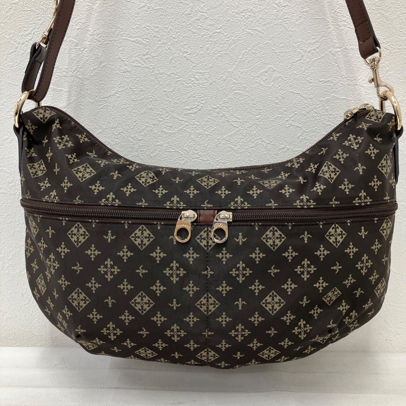 6733 russet ラシット ショルダーバッグ クロスボディ 肩がけ 斜めがけ