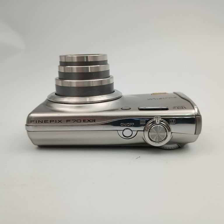FUJIFILM FINEPIX F70EXR シルバー コンパクトデジタルカメラ - メルカリ