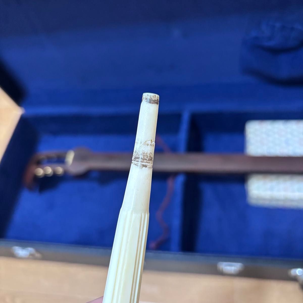 ☆ 紅木 三味線 トチ入り ハードケース 丸打胴 二本溝 - メルカリ