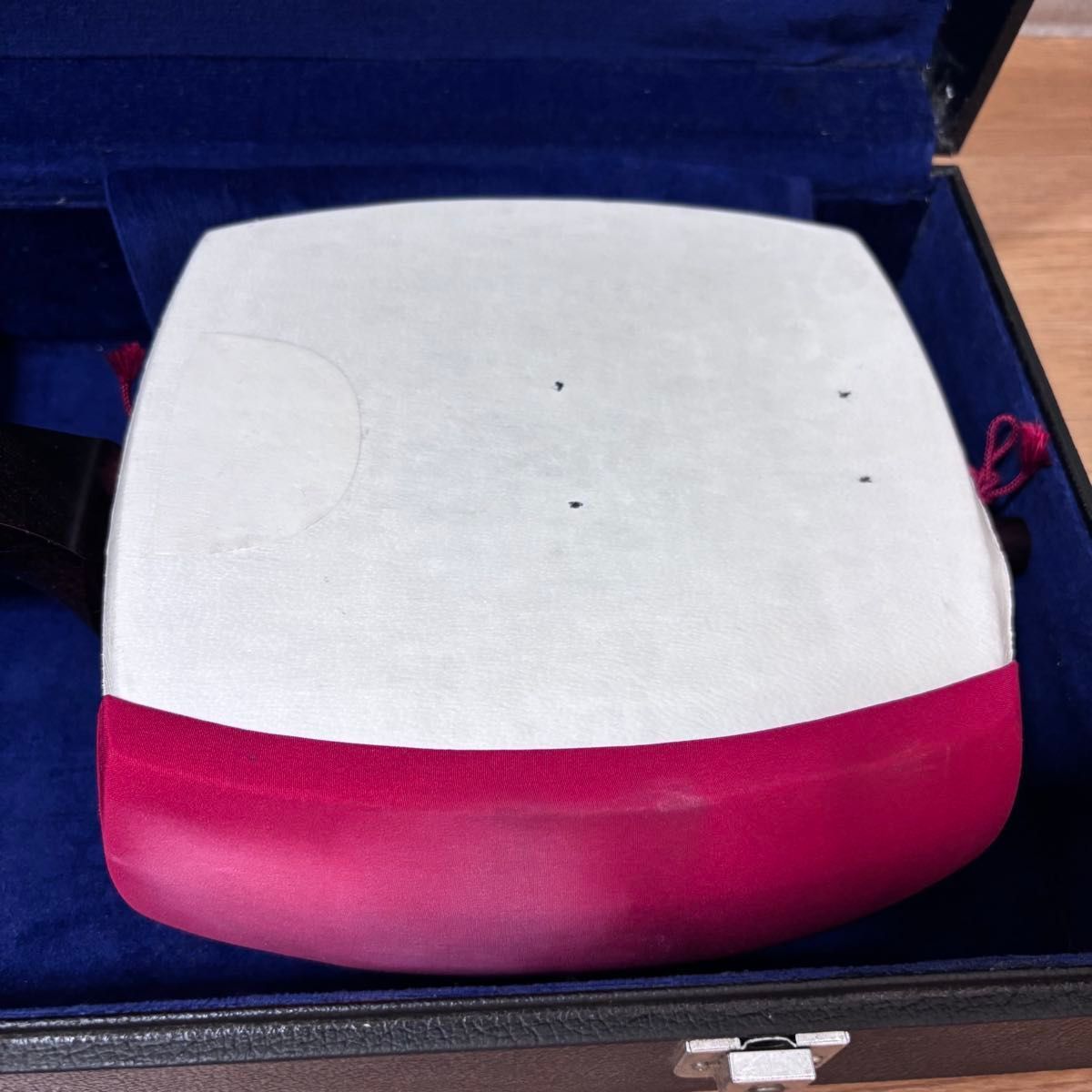 ☆ 紅木 三味線 トチ入り ハードケース 丸打胴 二本溝 - メルカリ