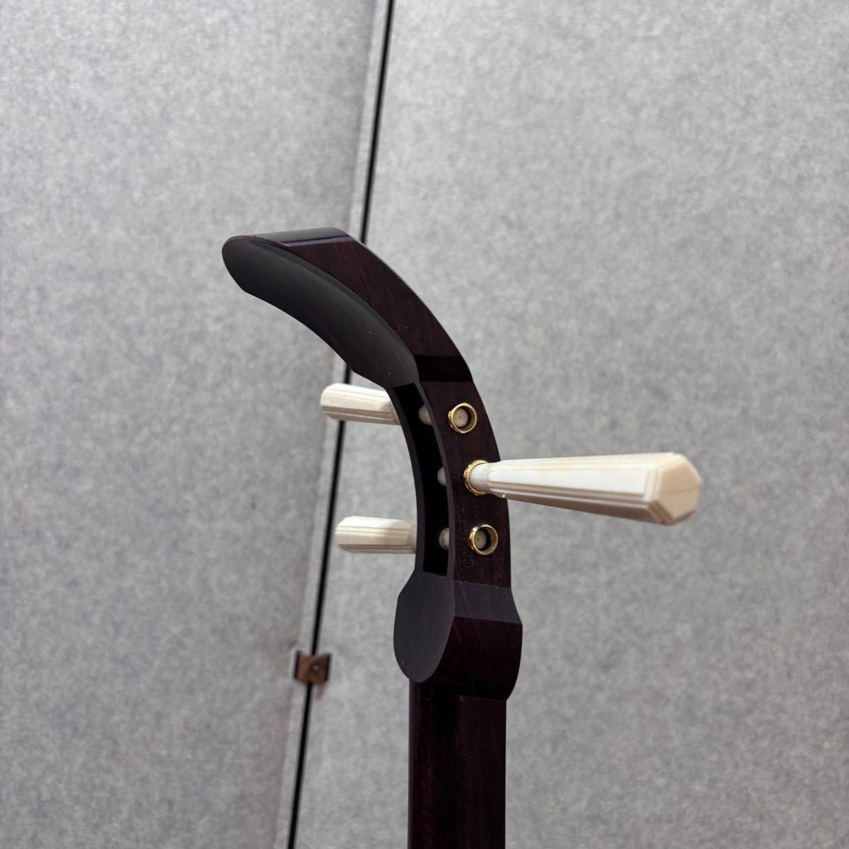 ☆ 紅木 三味線 トチ入り ハードケース 丸打胴 二本溝 - メルカリ