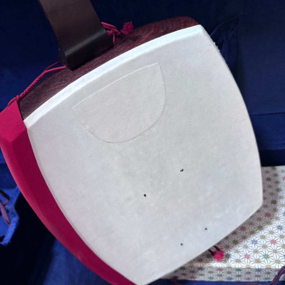 ☆ 紅木 三味線 トチ入り ハードケース 丸打胴 二本溝 - メルカリ