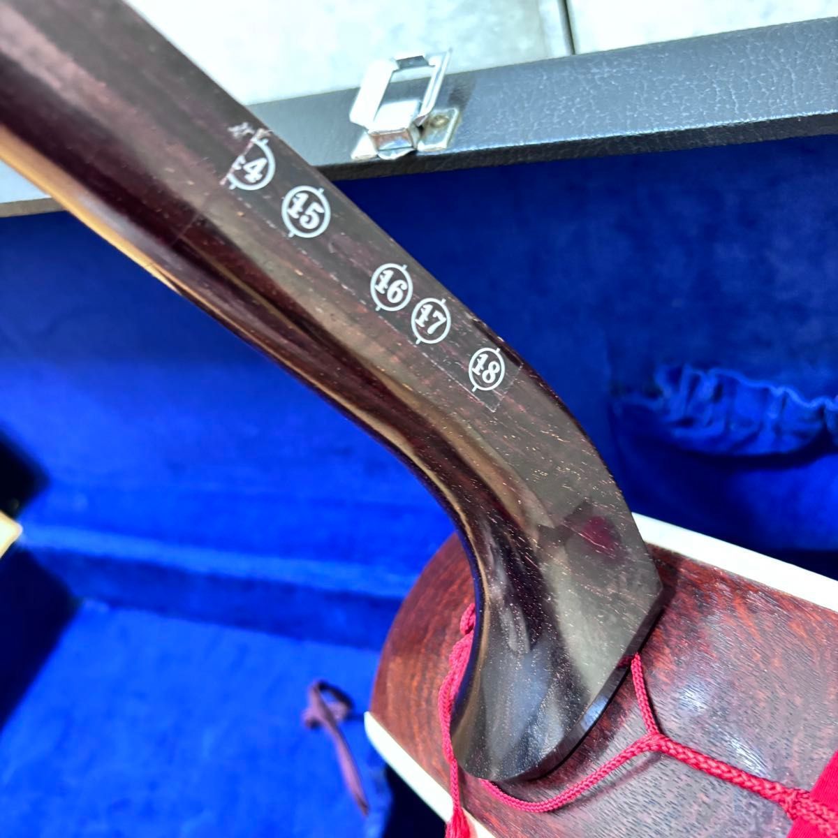 ☆ 紅木 三味線 トチ入り ハードケース 丸打胴 二本溝 - メルカリ