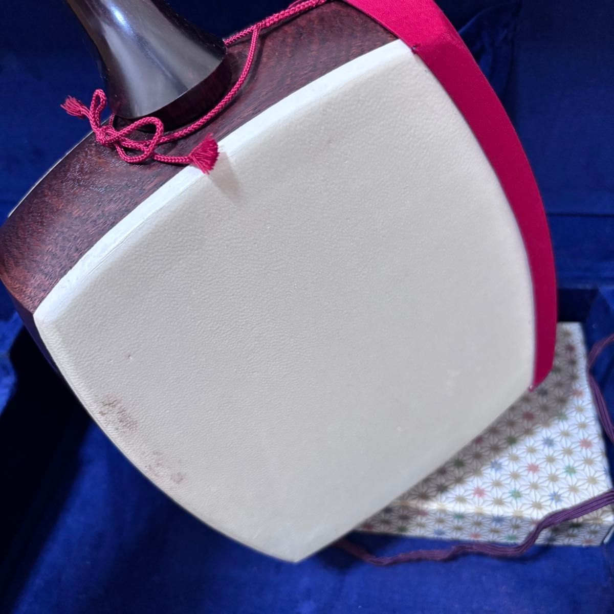 ☆ 紅木 三味線 トチ入り ハードケース 丸打胴 二本溝 - メルカリ