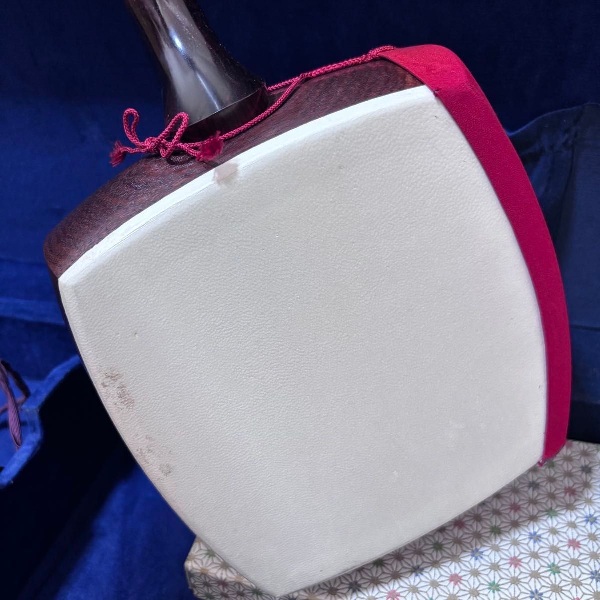 ☆ 紅木 三味線 トチ入り ハードケース 丸打胴 二本溝 - メルカリ