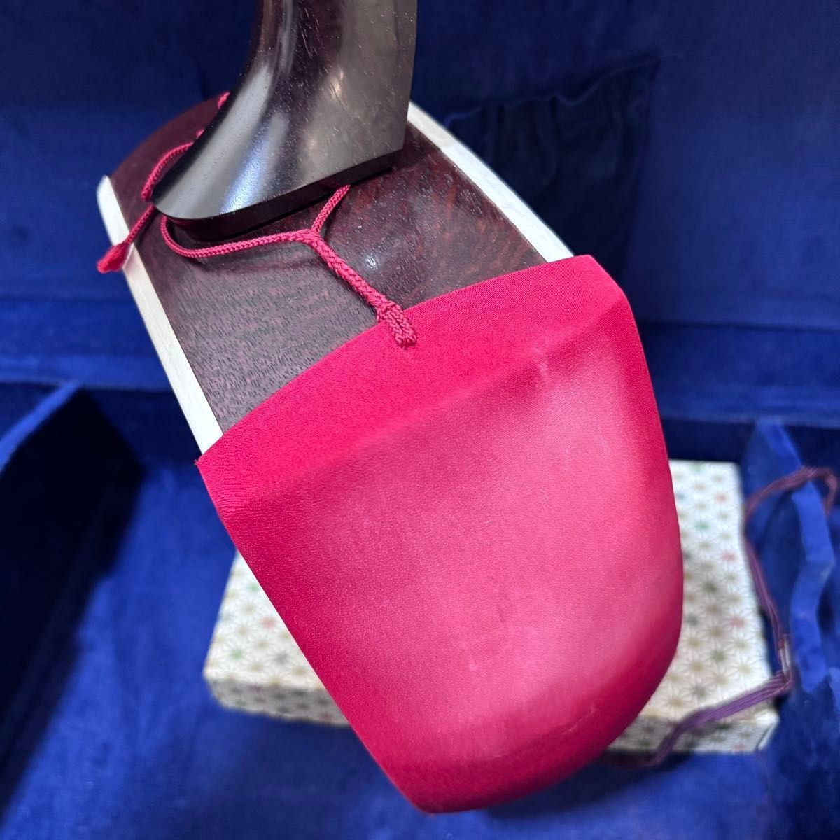 ☆ 紅木 三味線 トチ入り ハードケース 丸打胴 二本溝 - メルカリ