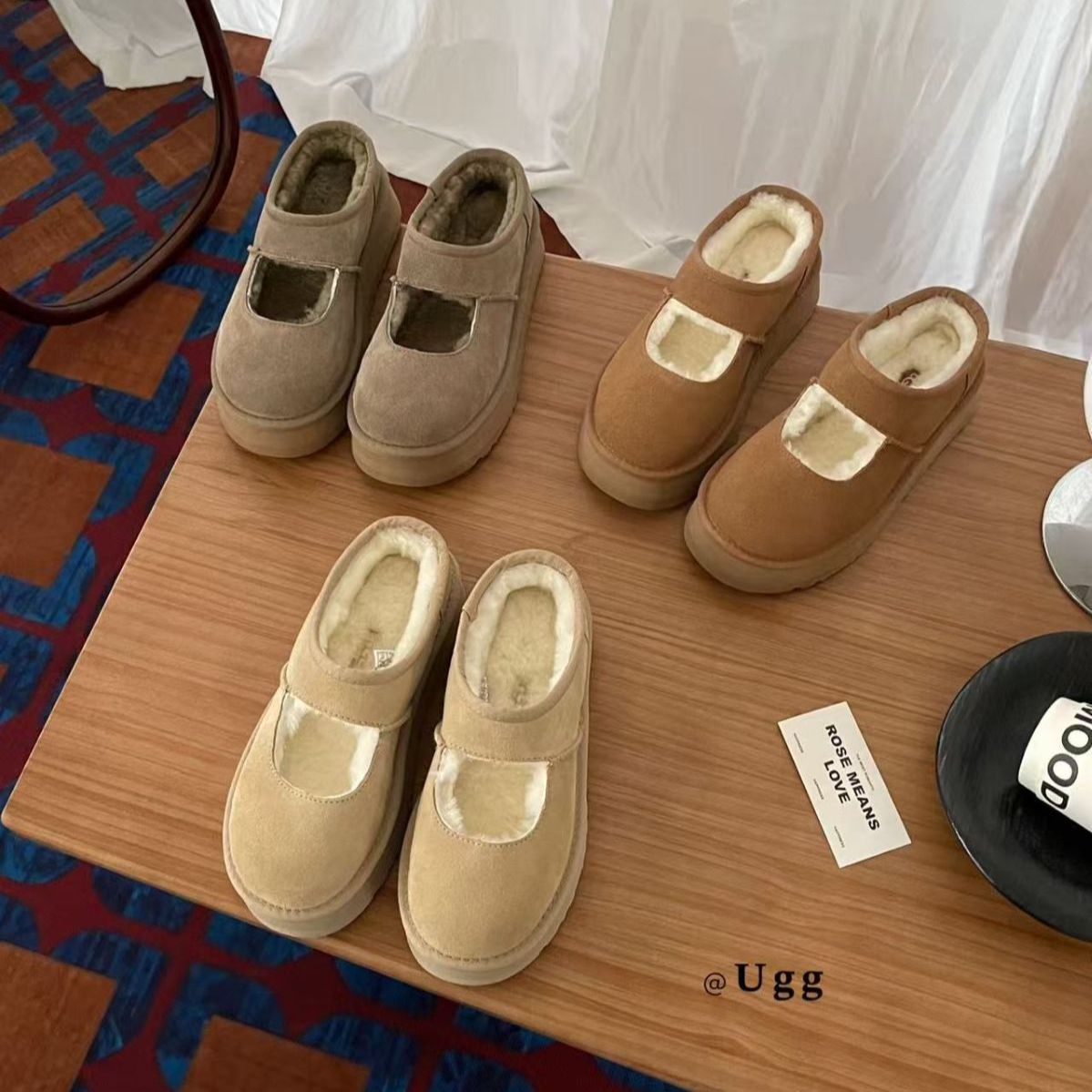 UGG プラットフォーム 厚底スリッポン