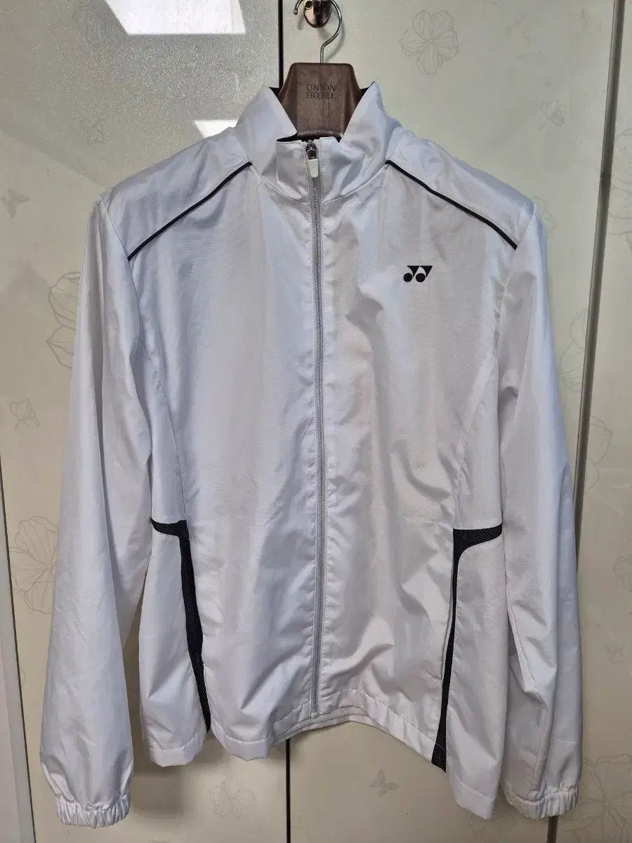 YONEX ヨネック ス ユニークな ウィンドブレーカー 105
