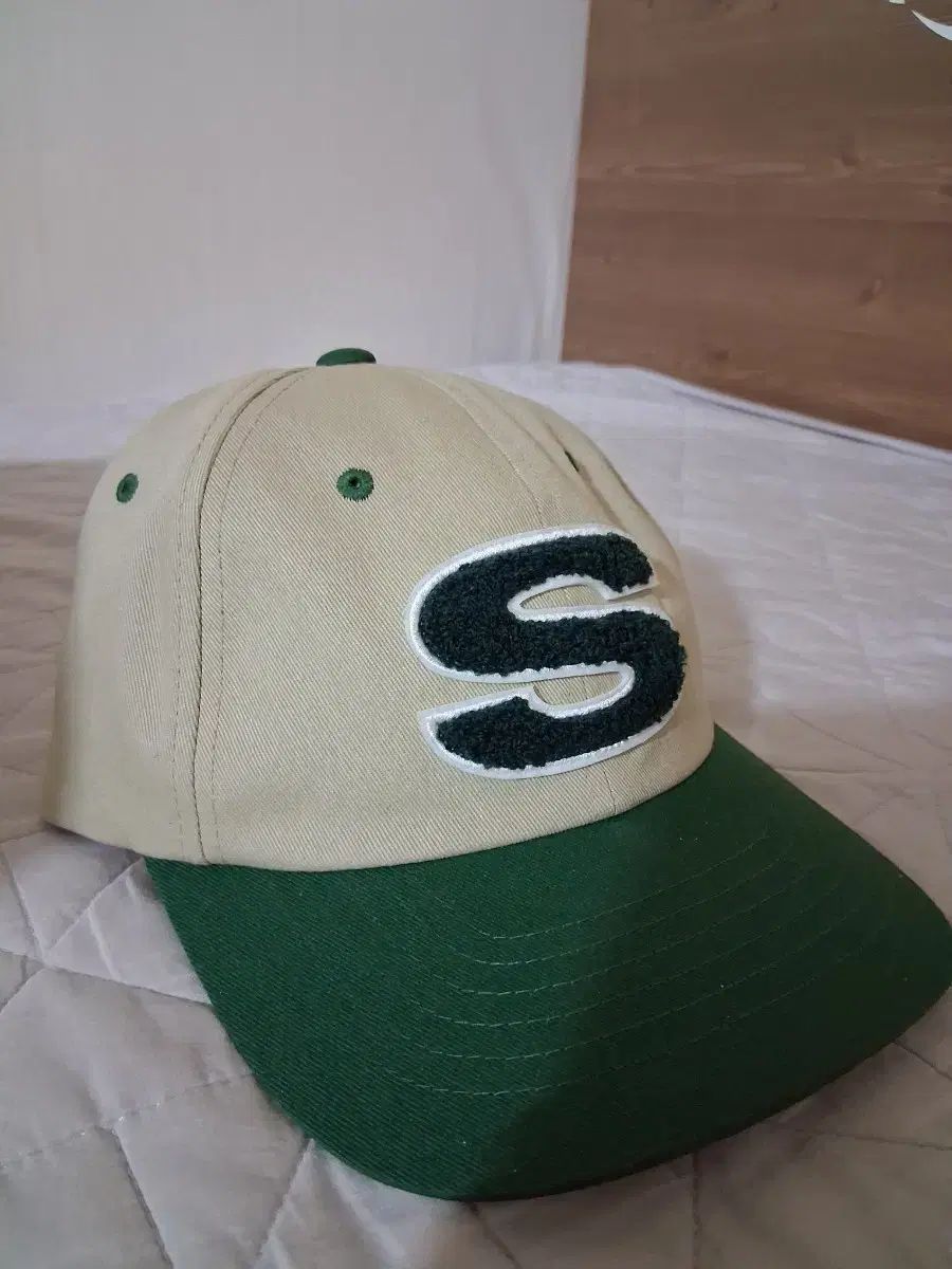 STUSSY Sロゴ ベースボールキャップ