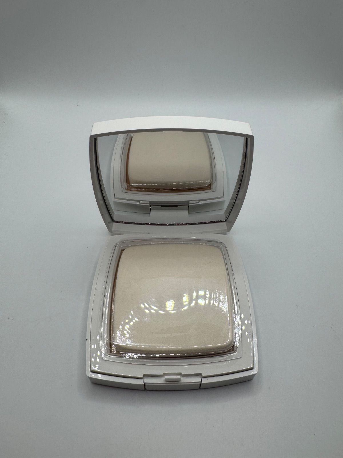 シャネル ル ブラン コンパクト ラディアンス 12 ベージュ ロゼ g