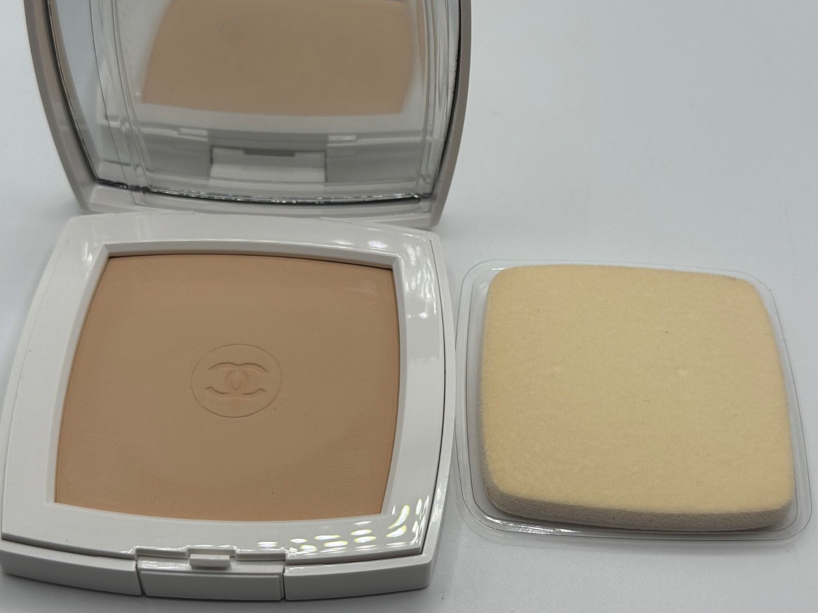 シャネル ル ブラン コンパクト ラディアンス 12 ベージュ ロゼ 12g
