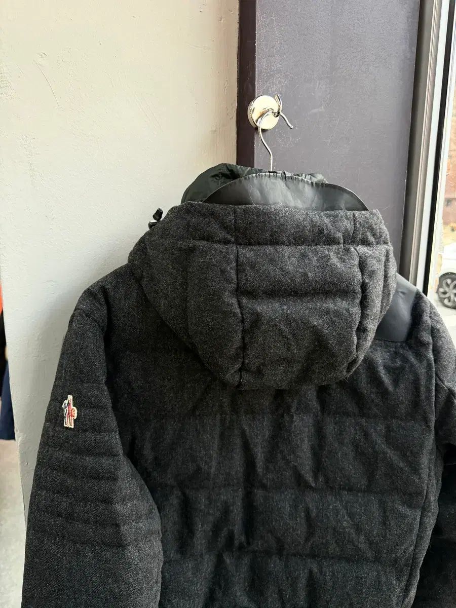 2| モンクレール グルノーブル ウール グースダウン ダウンジャケット 休日コーデ スポーツミックス