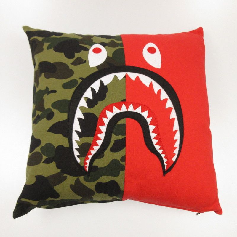 A BATHING APE アベイシングエイプ クッション 1 ST CAMO SHARK SQUARE CUSHION マルチ 134