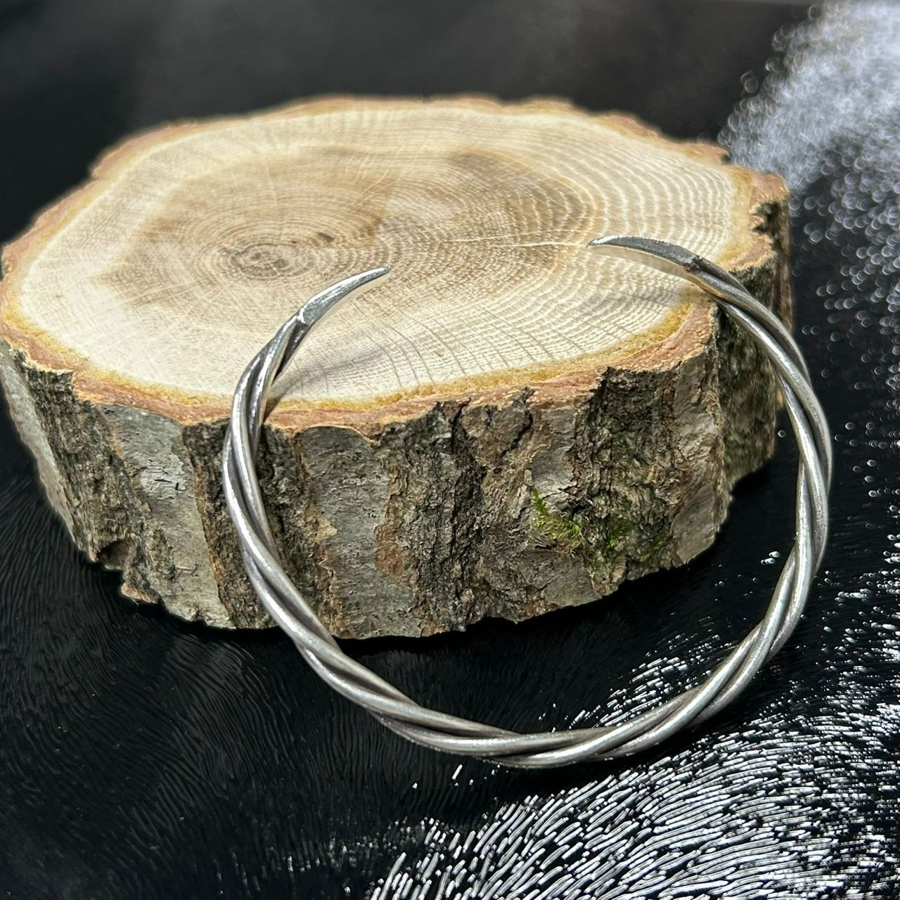 新品未使用 KAREN SILVER カレンシルバー ツイストバングル ユニ