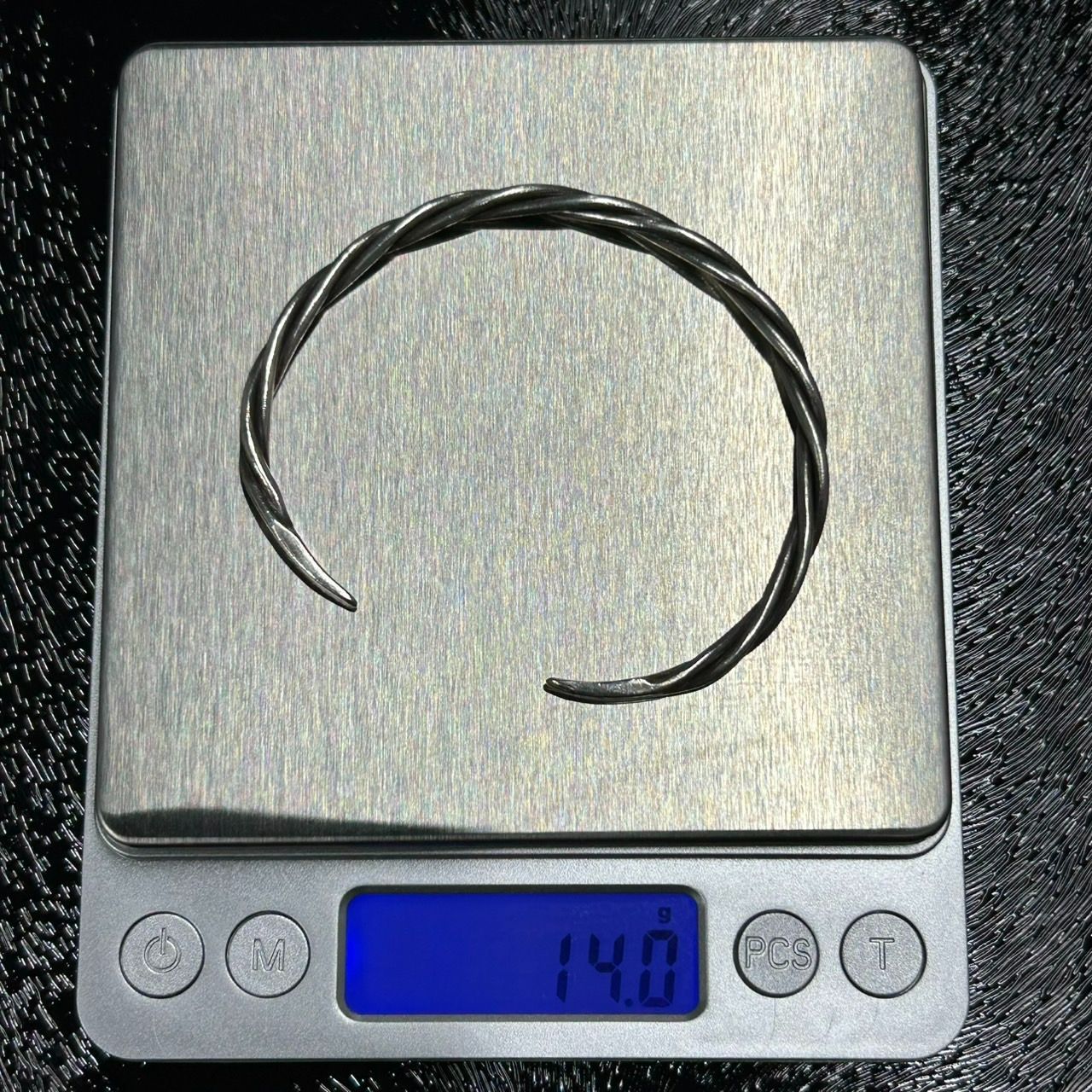 新品未使用 KAREN SILVER カレンシルバー ツイストバングル ユニ