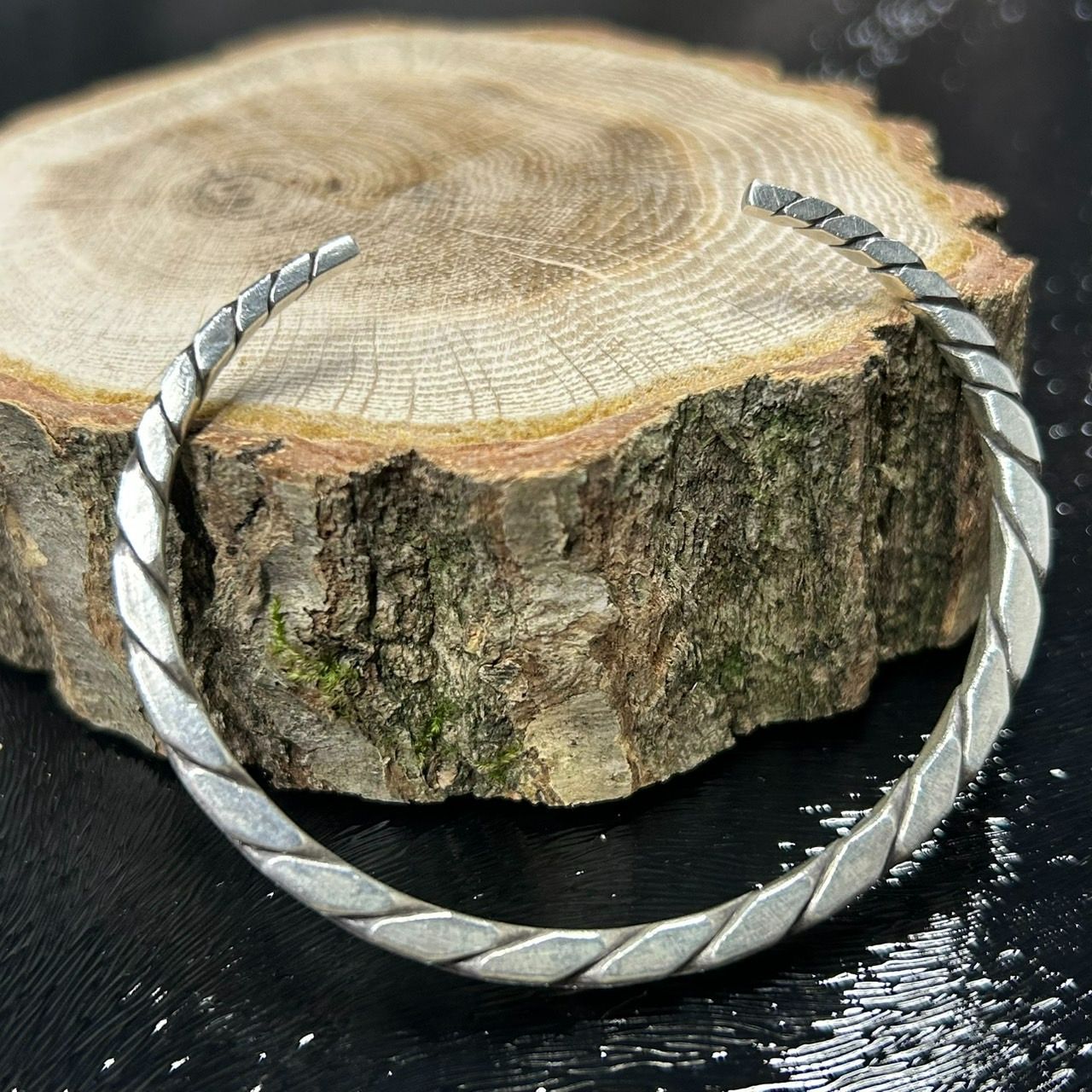 新品未使用 KAREN SILVER カレンシルバー ツイストカフバングル ユニ