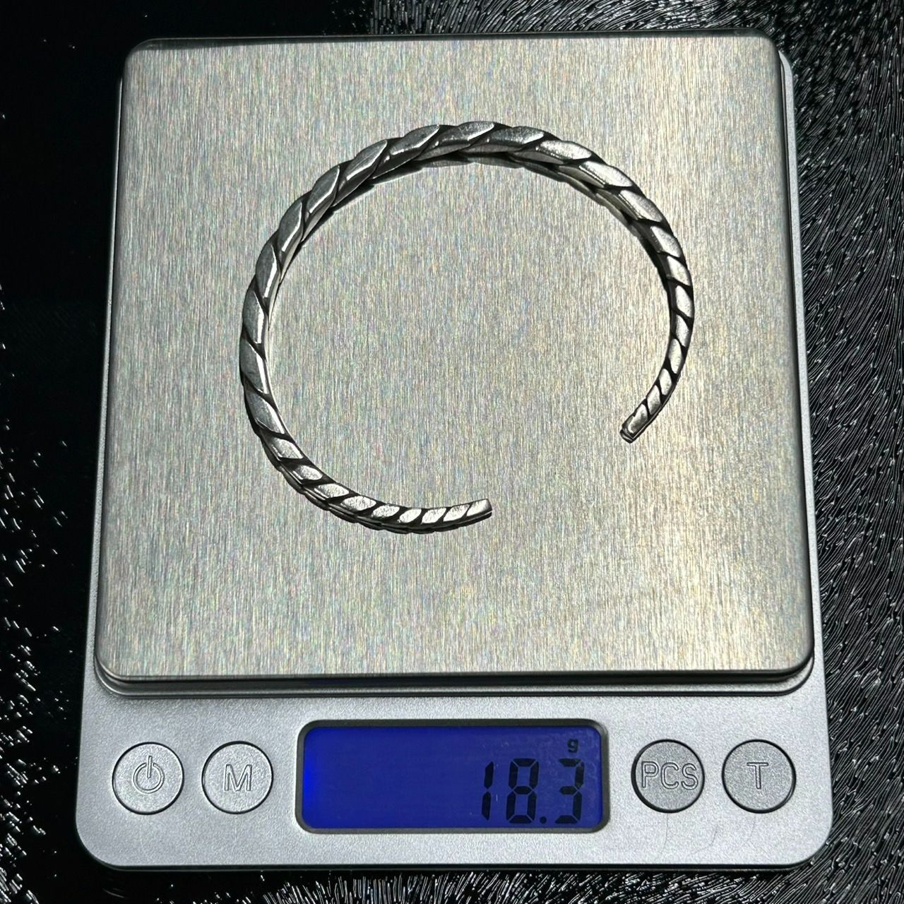 新品未使用 KAREN SILVER カレンシルバー ツイストカフバングル ユニ