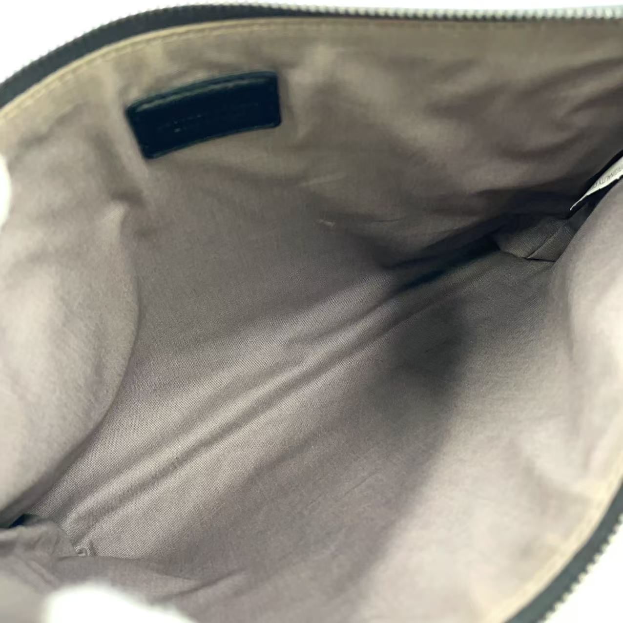 BOTTEGA VENETA イントレチャート レザー ブラック ポーチ ブラック