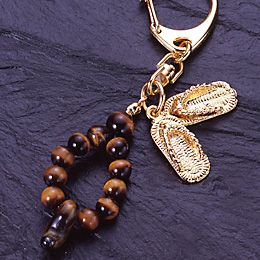 開運縁起 金わらじ 勾玉 虎目石のトリプル効果 勾玉わらじキーホルダー