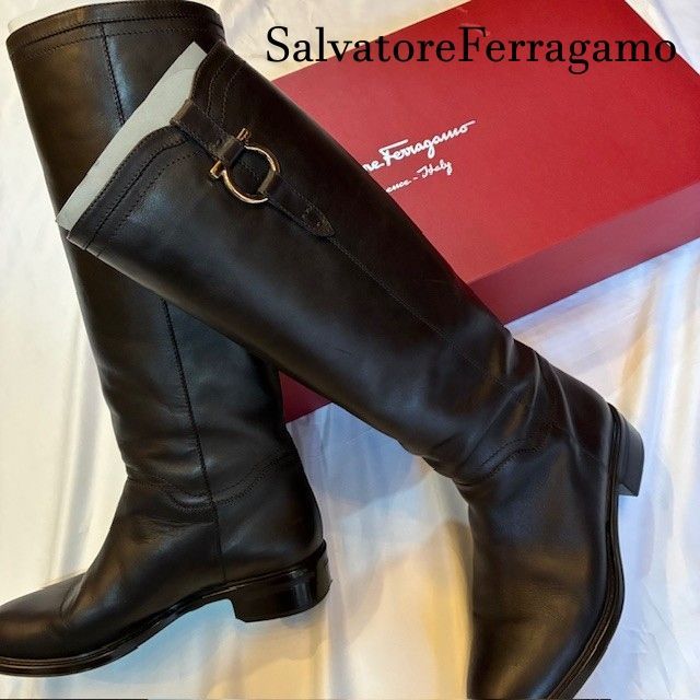 フェラガモ SalvatoreFerragamo ガンチーニロゴ金具 レザーロング
