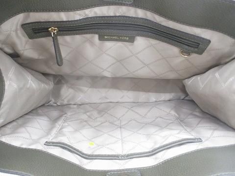 カーキ レディース