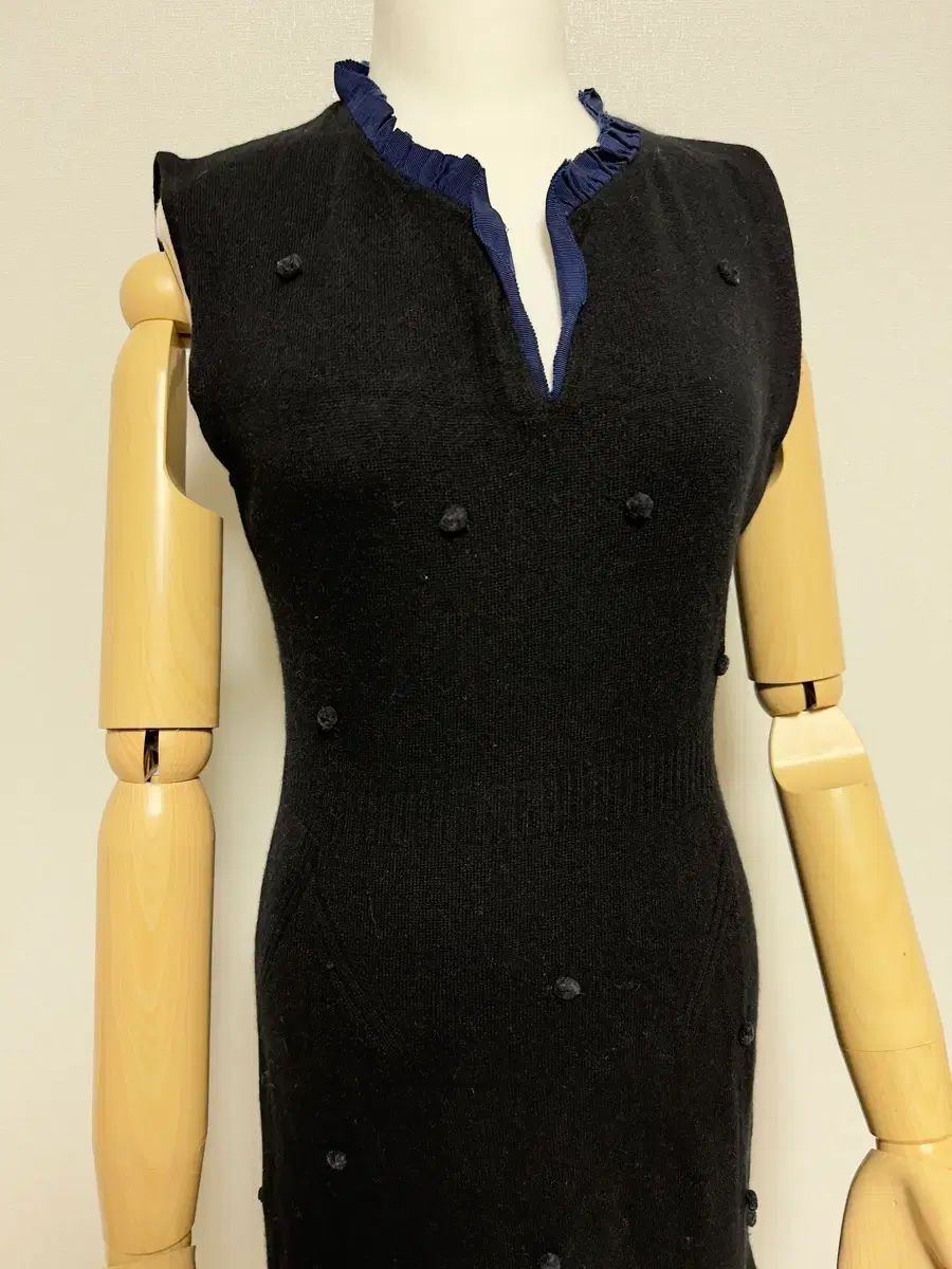 エルリー タハリ ブラック カシミア ワンピース