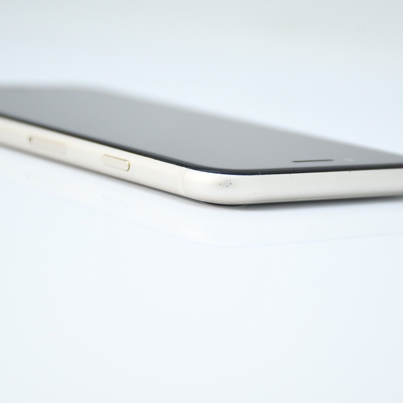 液晶美品＊純正バッテリー85%】SIMフリー iPhoneSE 第3世代 64GB