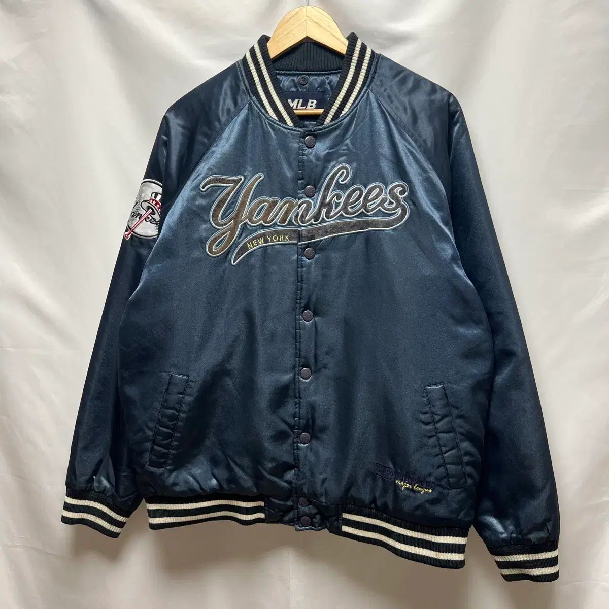 タグ付き MLB　ニューヨークヤンキース　スタジャン　サイズ105 正規品/105 MLB ニューヨーク・ヤンキース ネイビー スタジャン - メルカリ