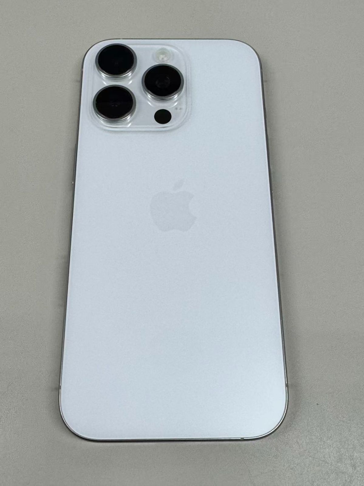 【極美品】iPhone 16 Pro 512GB SIMフリー ホワイト 極美品 電池92% SIMフリー iPhone16 Pro 512GB ホワイトチタニウム