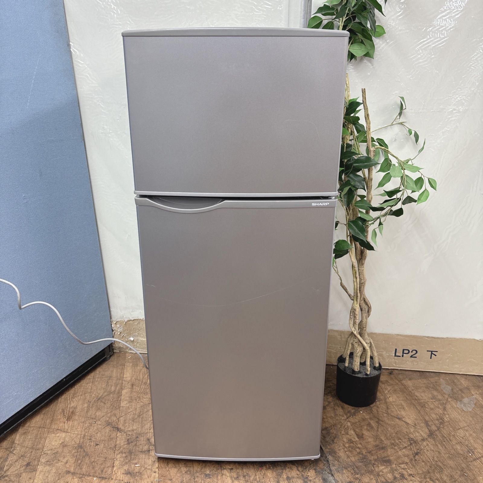 I707 🌈 名古屋市近郊配送設置無料！ SHARP 冷蔵庫 (118L) ⭐ 動作確認